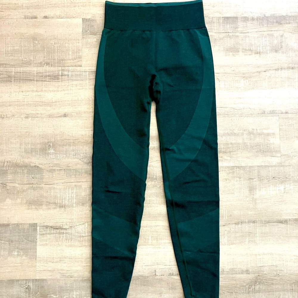 ✨Victoria’s Secret PINK high waisted seamless leggings size small